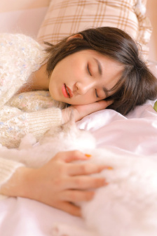 女人和男人互动的视频